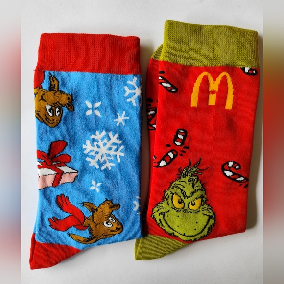 McDonald's Canada The Grinch 2024 Socks Adult One Size Mismatch Color - Picture 3 of 5